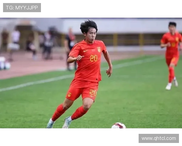 2002年足球明星新人崭露头角引领未来足坛新风潮